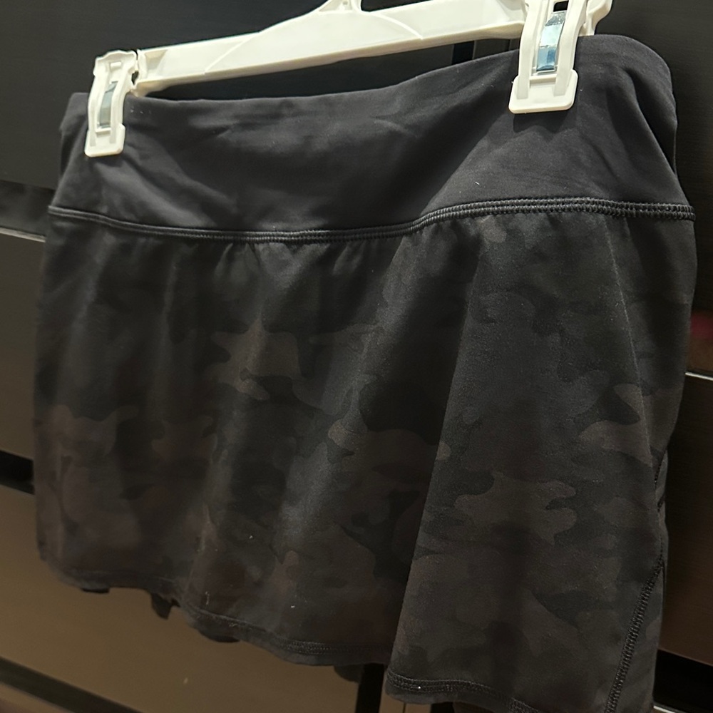 Lululemon 6 Black Camouflage tennis workout Skirt